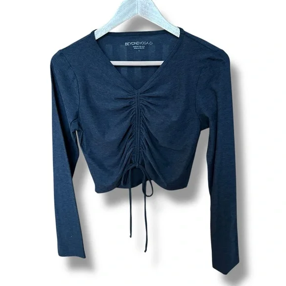 Beyond Yoga Scrunch It Up Cropped Ruched Long Sleeve Shirt Charcoal Gray Sz L - Picture 2 of 9
